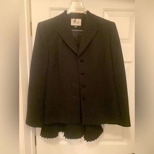 LeSuit Women’s Skirt Business Suit in like new condition